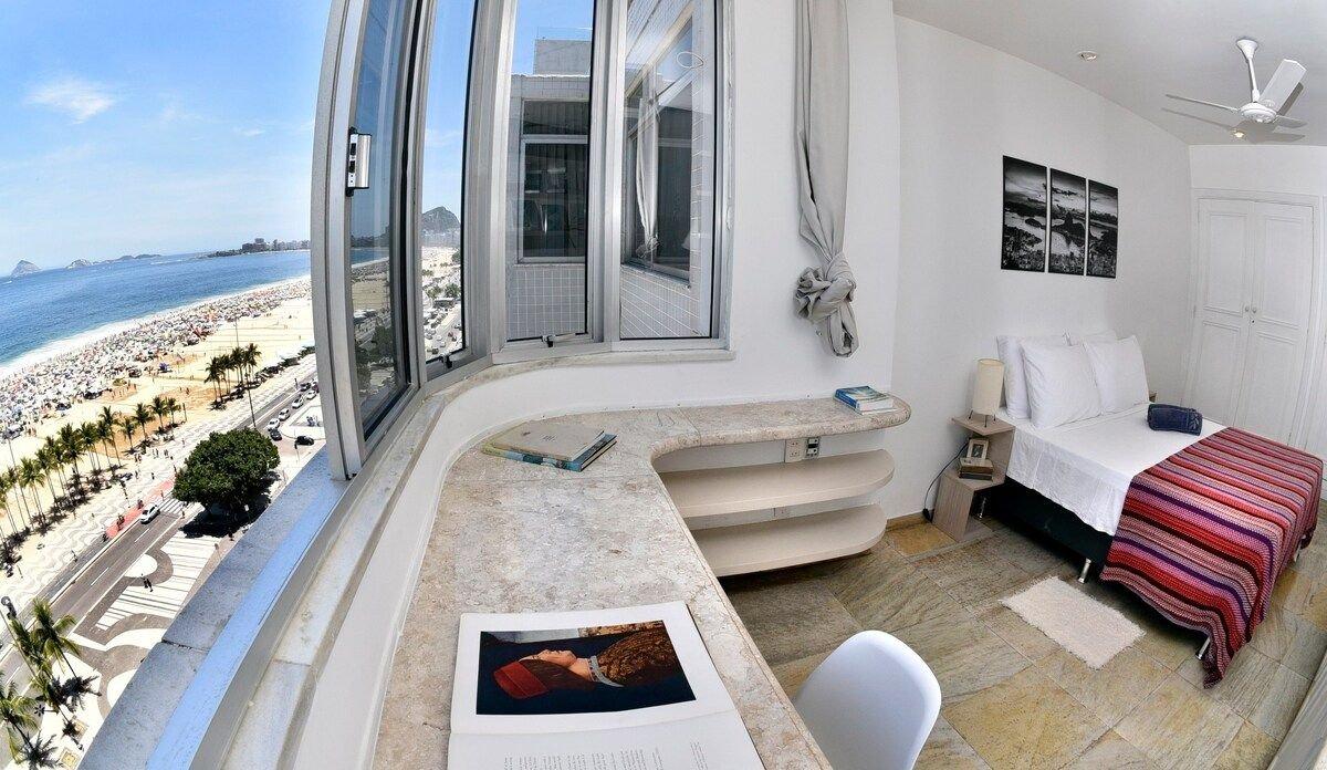 image-housing-carousel