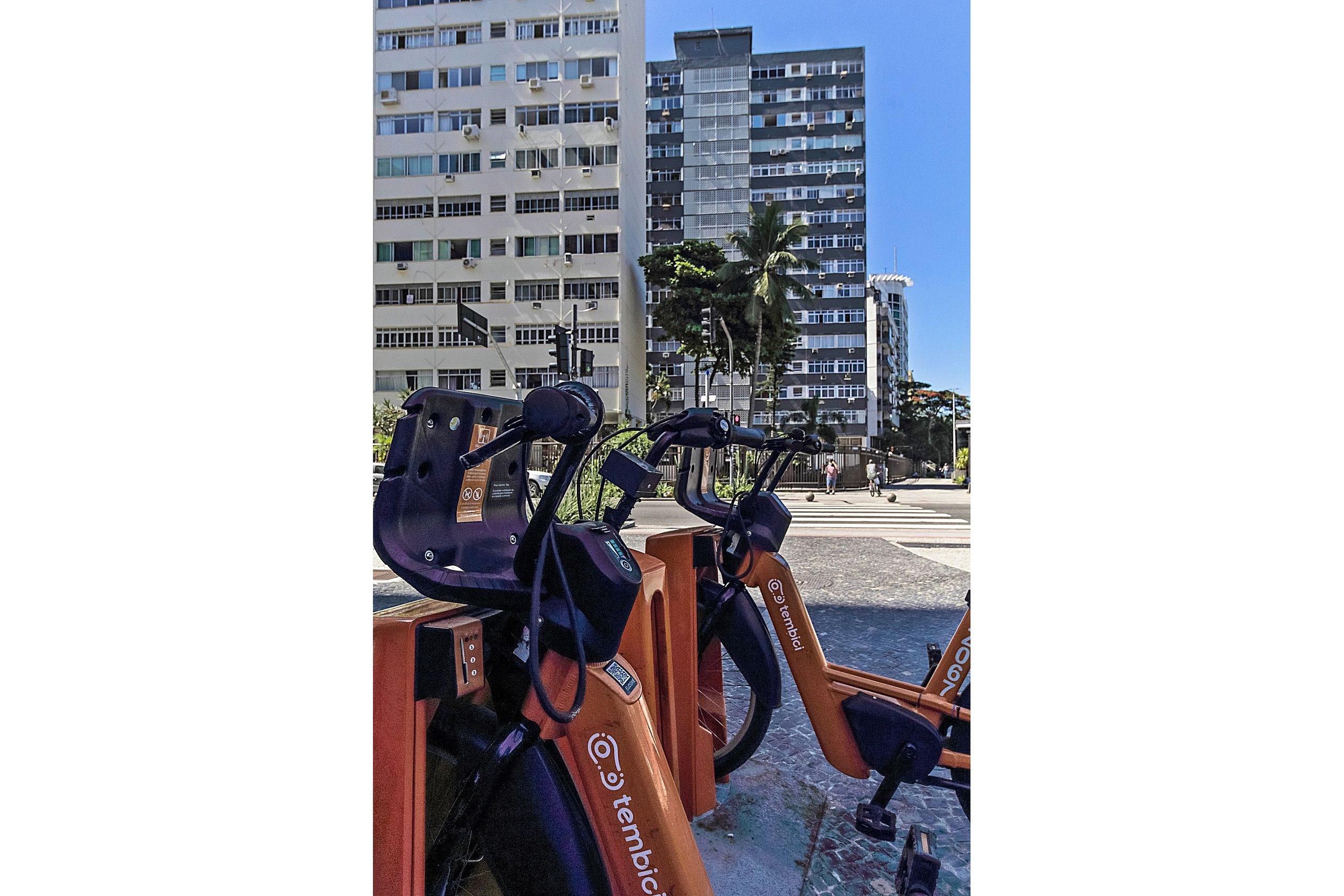 image-housing-carousel