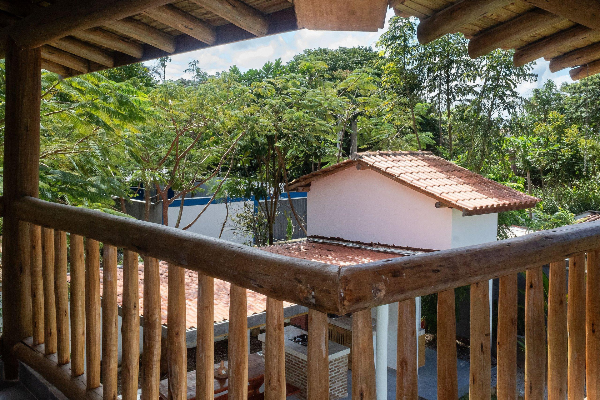 image-housing-carousel