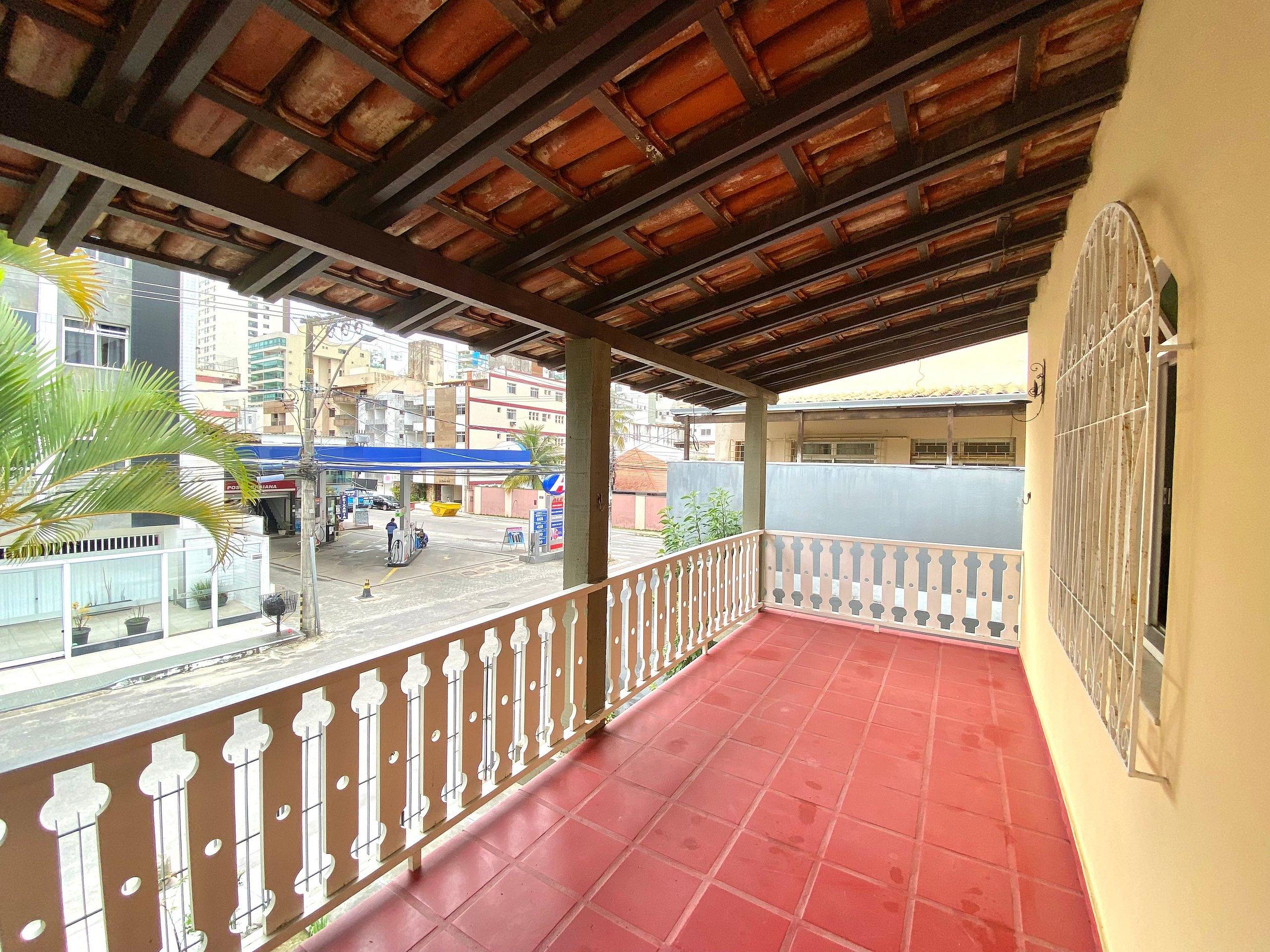 image-housing-carousel