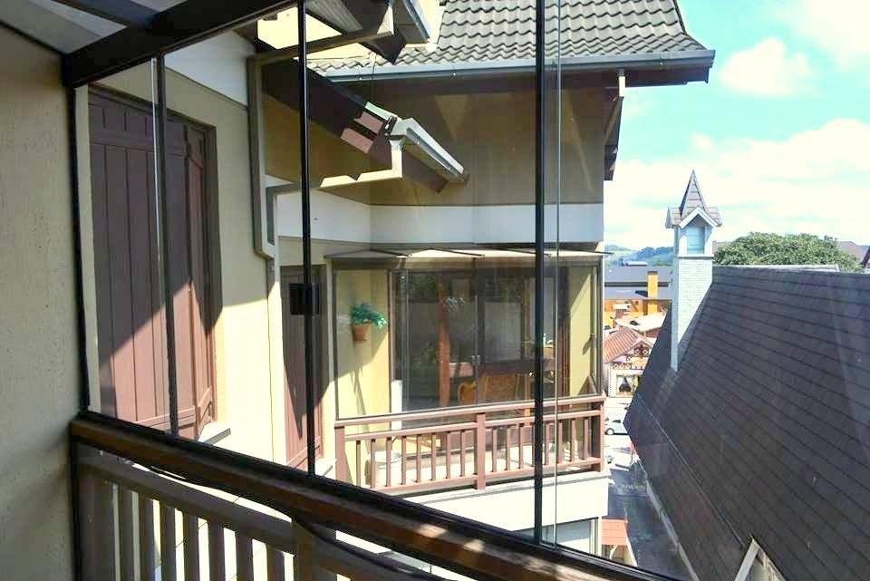 image-housing-carousel