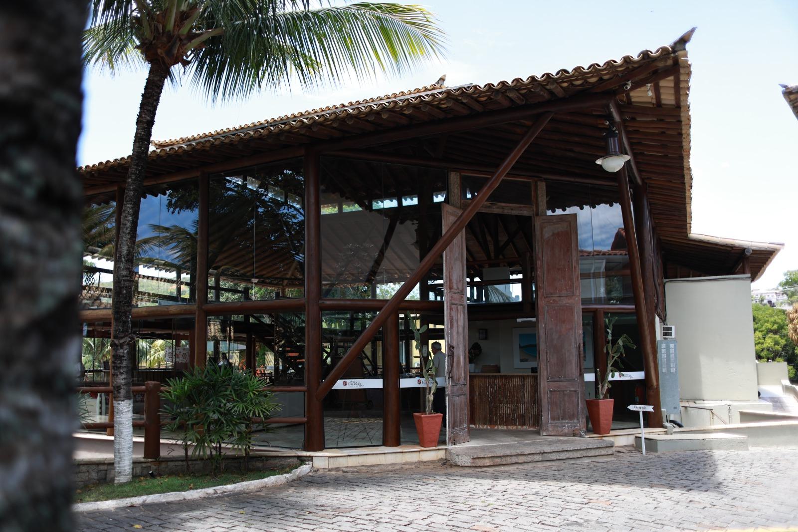 image-housing-carousel