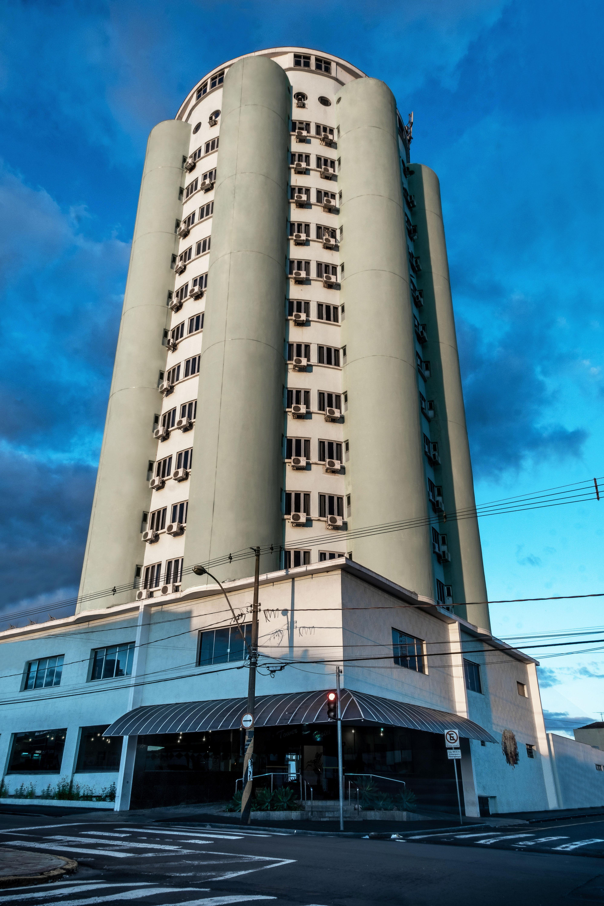 image-housing-carousel