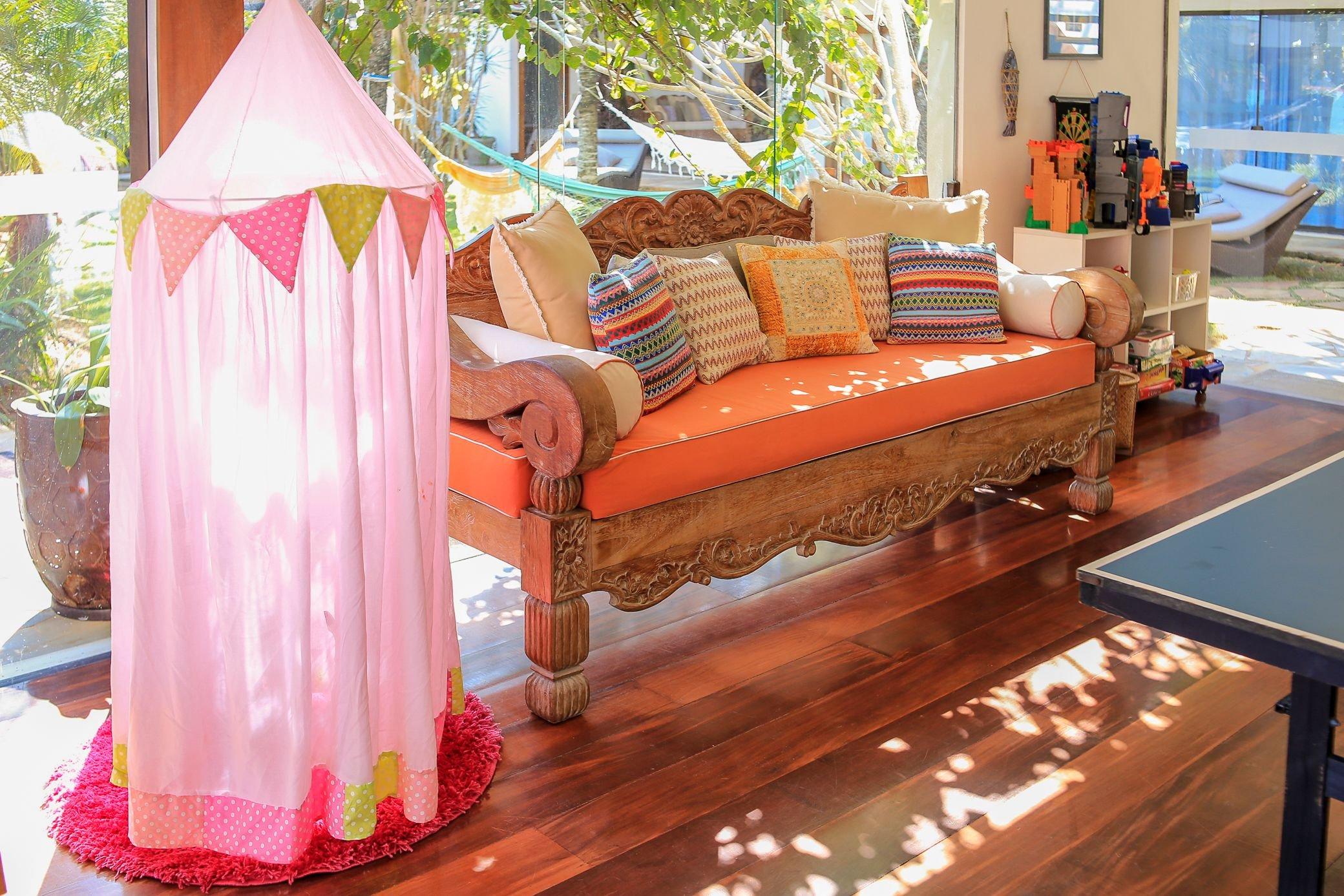 image-housing-carousel