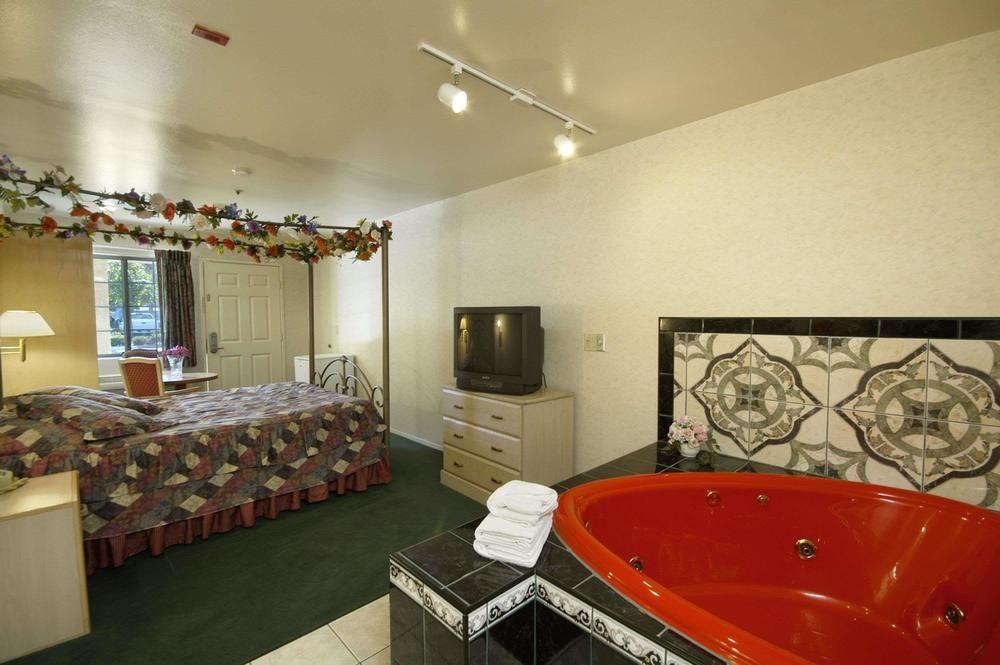 image-housing-carousel