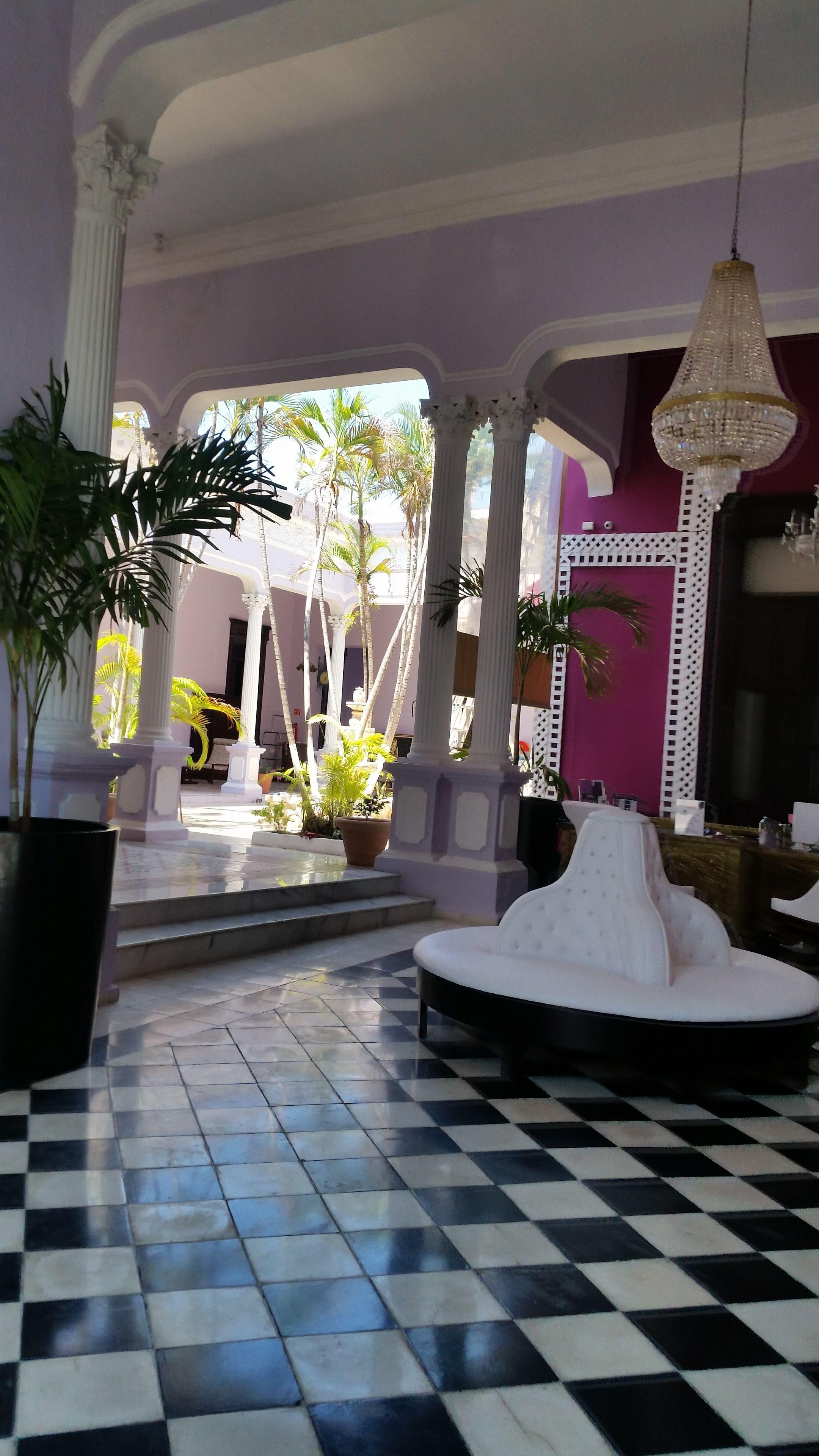 image-housing-carousel