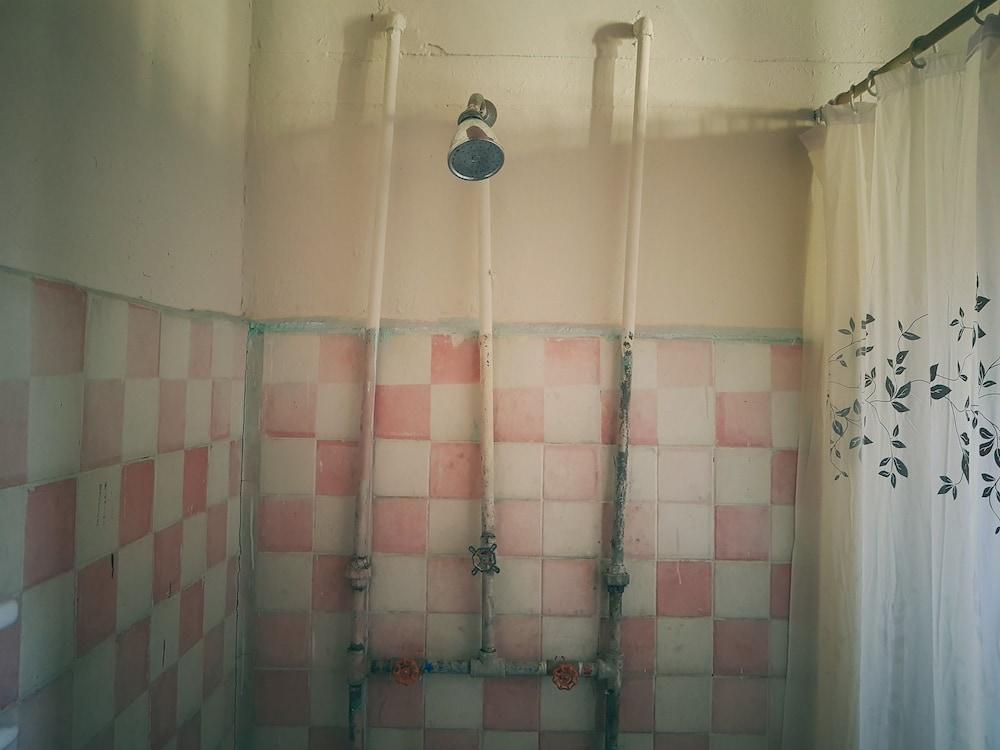 image-housing-carousel