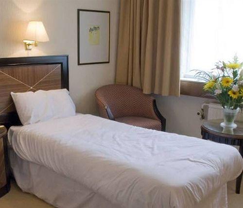 Britannia Leeds Hotel - 9