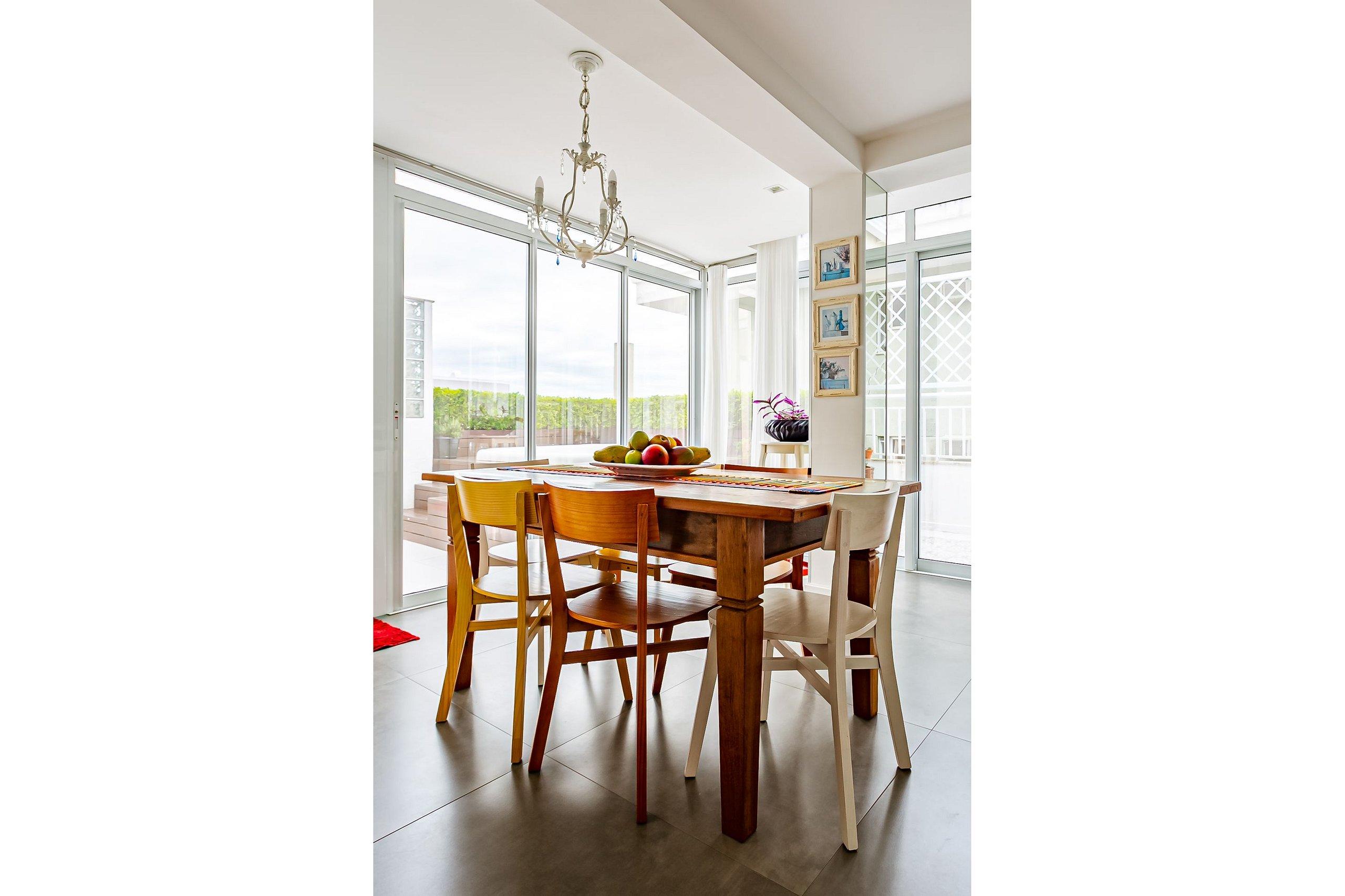 image-housing-carousel