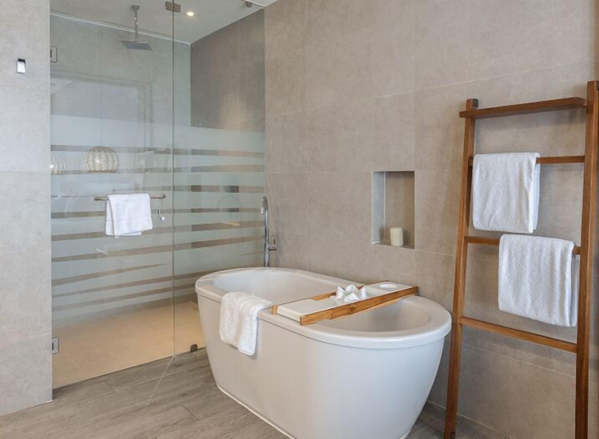 Suite Lush, 1 Recámara, 1 Cama King (Vista al Jardín)