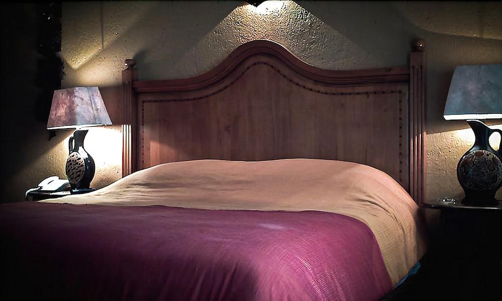 image-housing-carousel