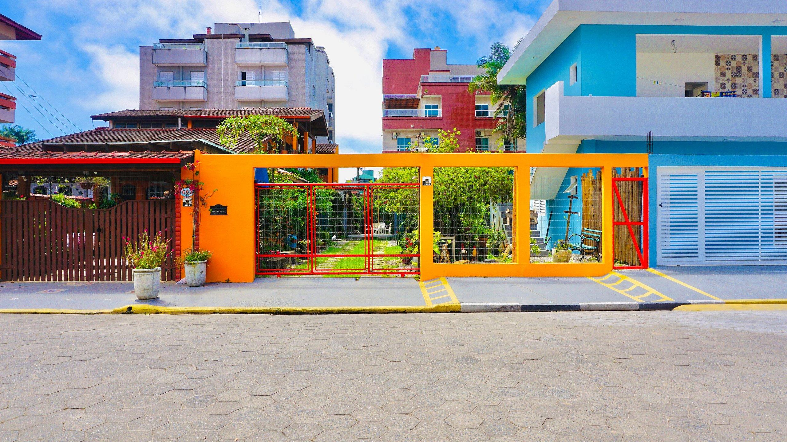 image-housing-carousel