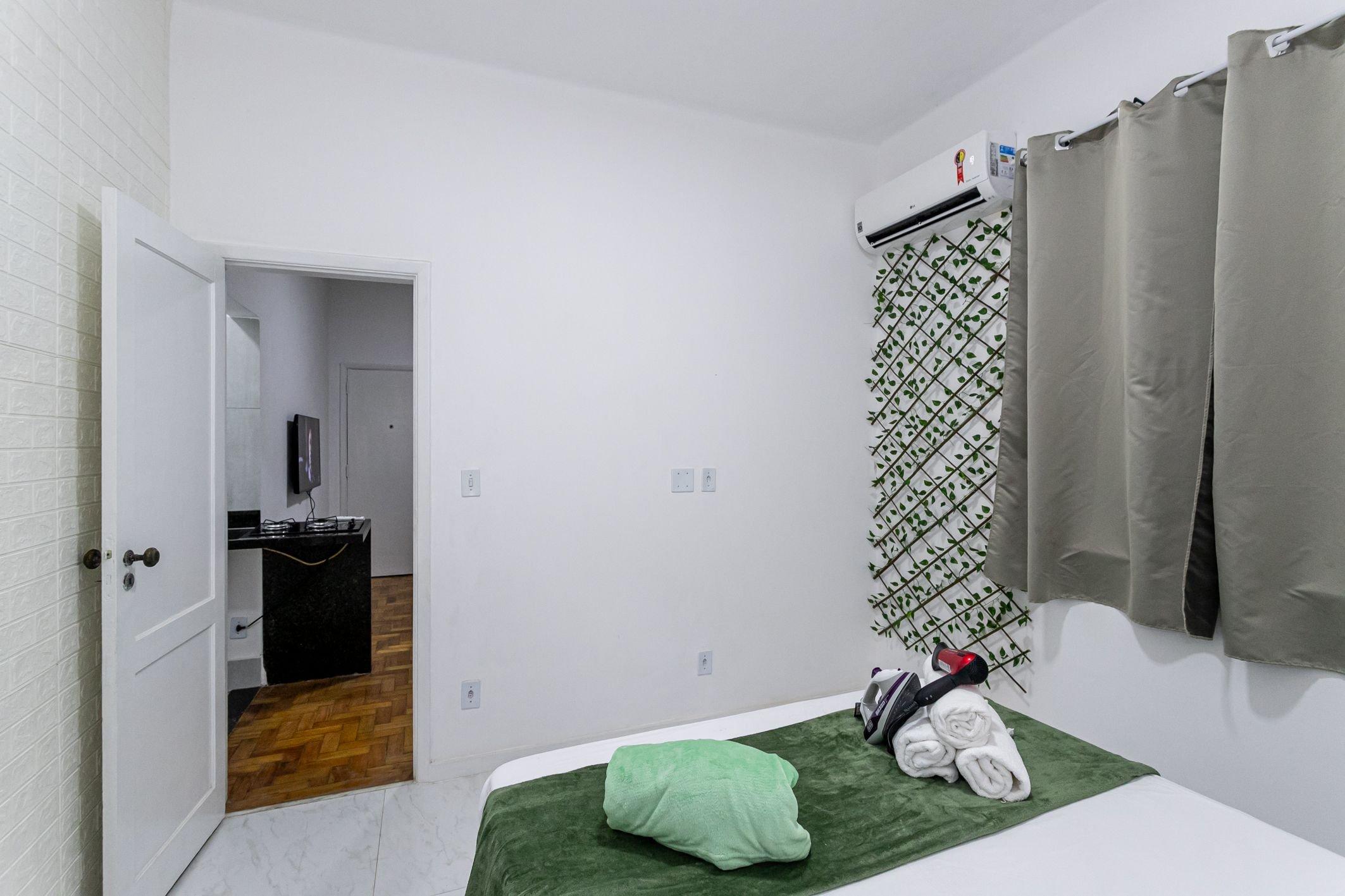 image-housing-carousel
