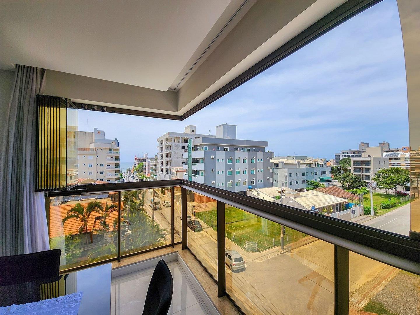 image-housing-carousel