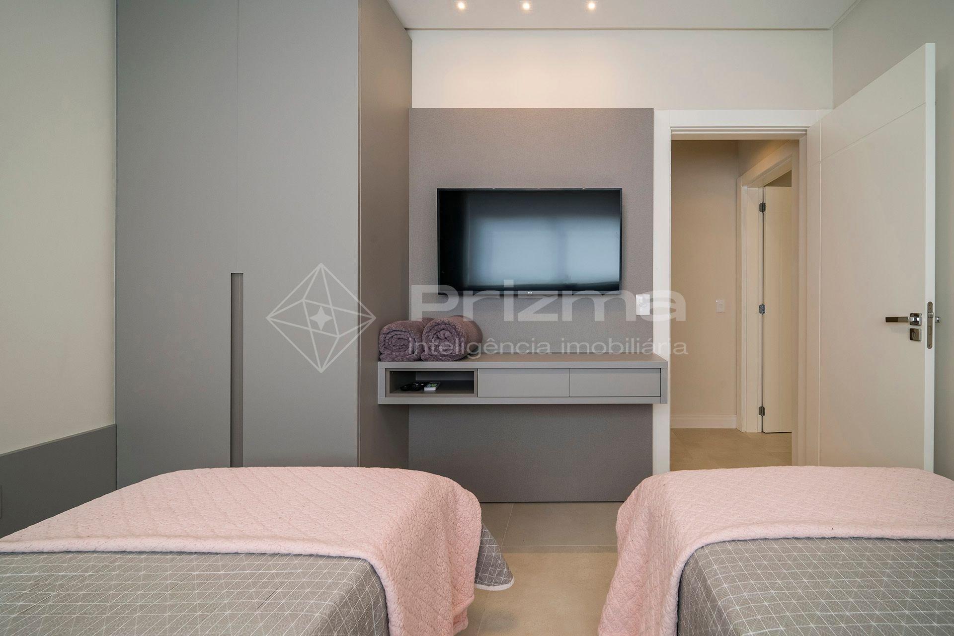 image-housing-carousel