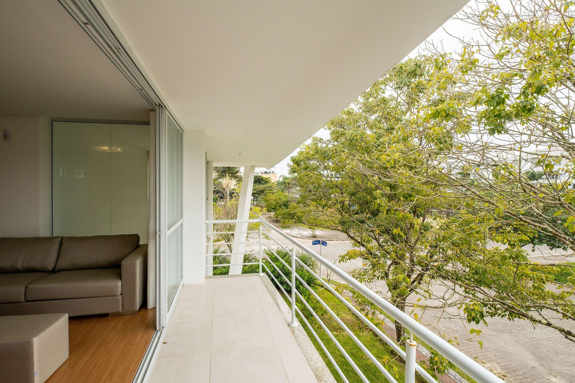 image-housing-carousel