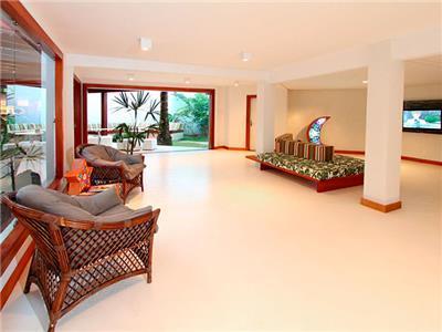 image-housing-carousel