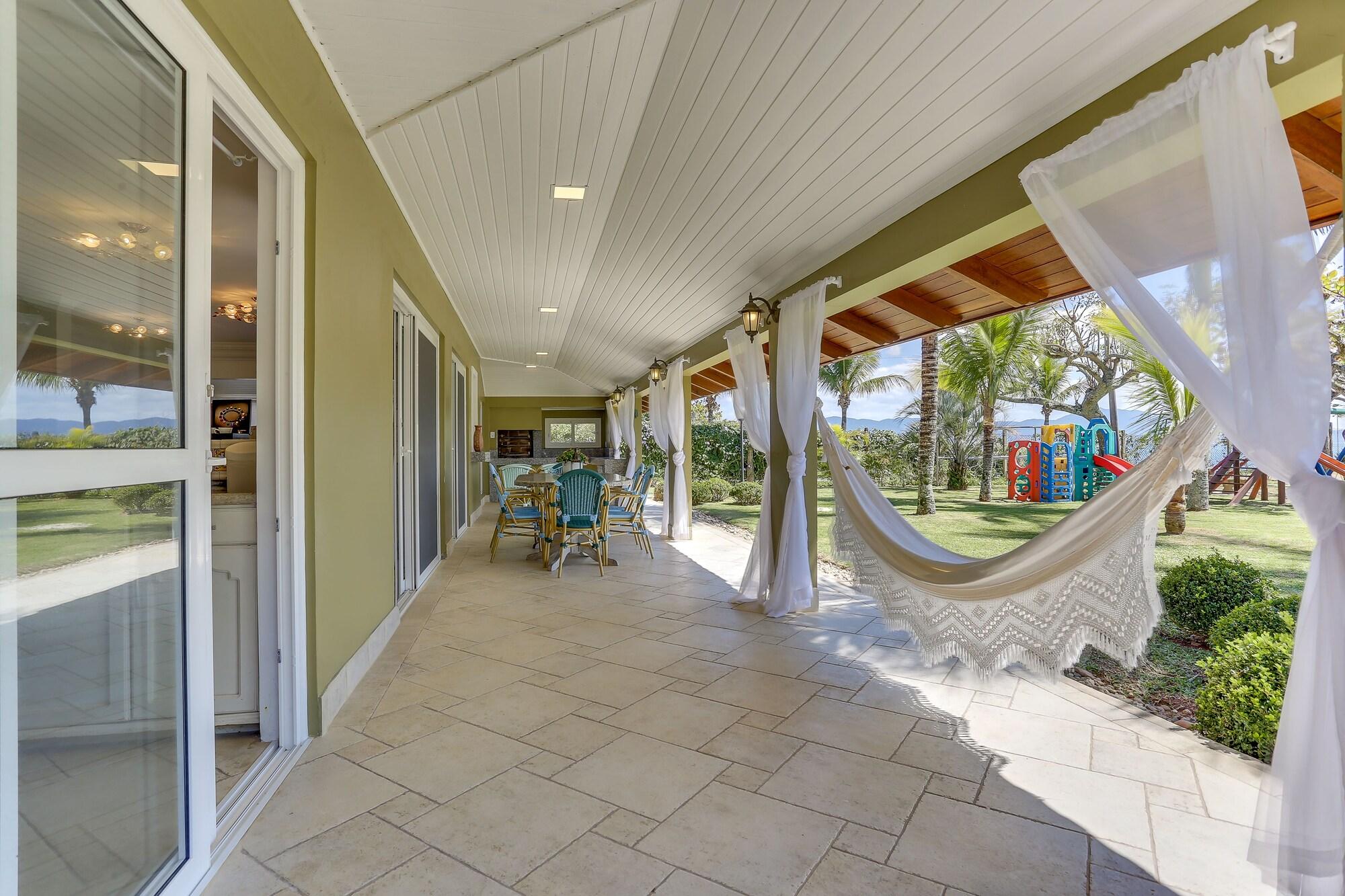 image-housing-carousel