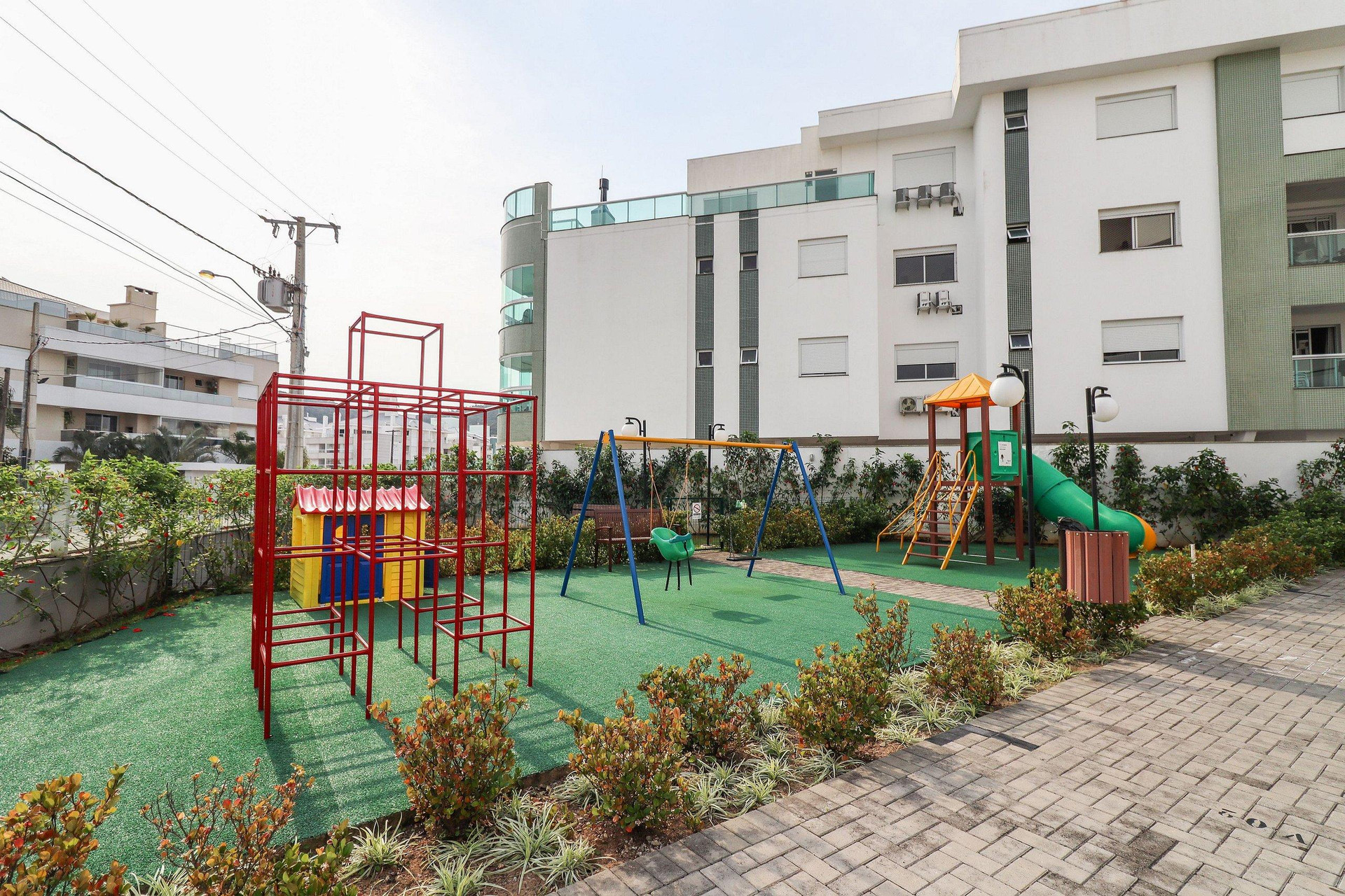 image-housing-carousel