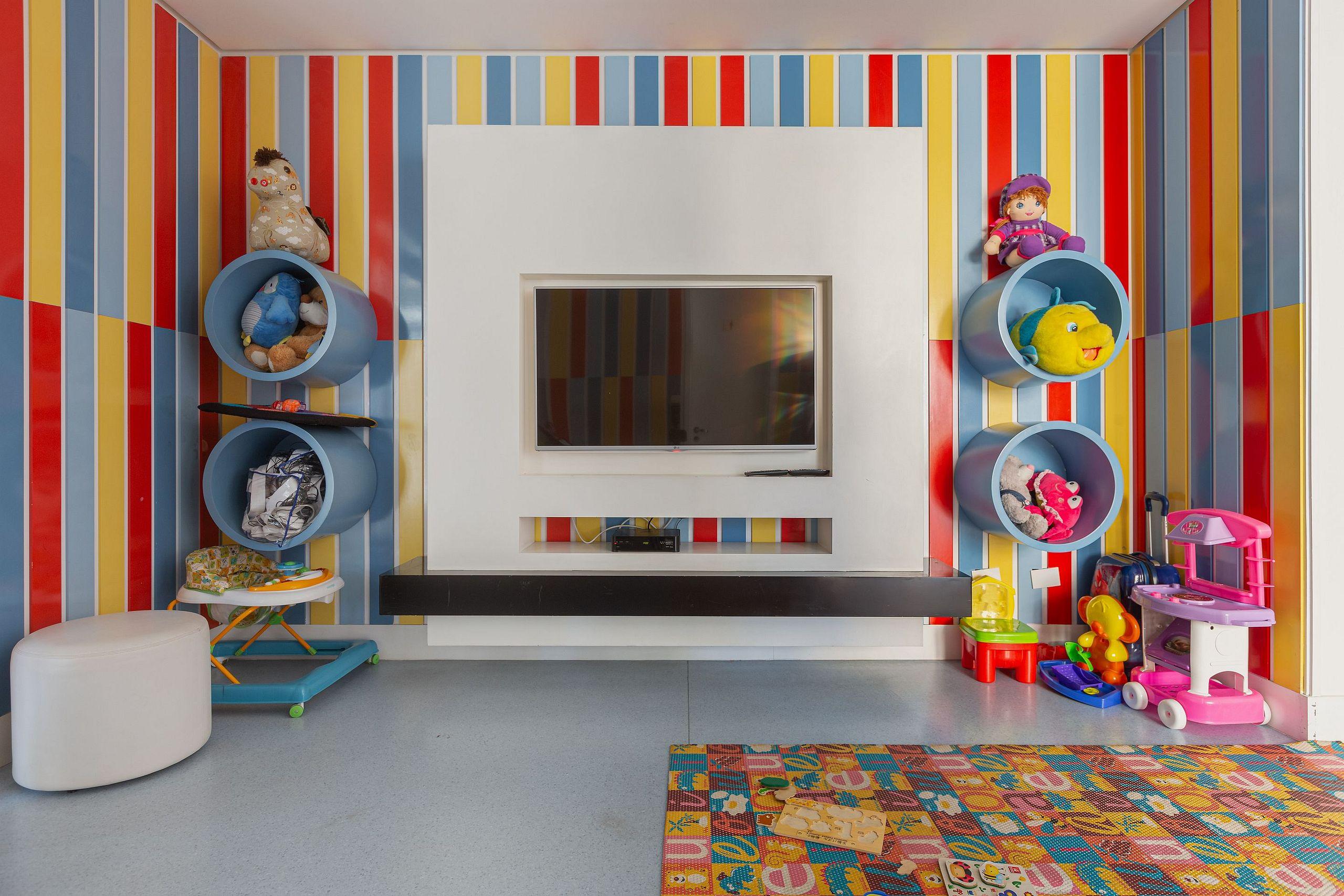 image-housing-carousel