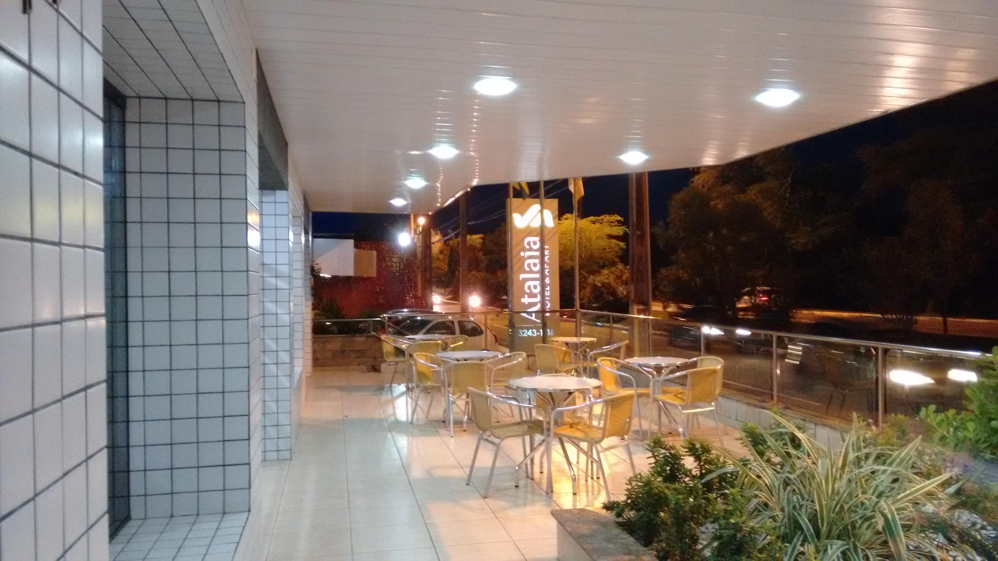 image-housing-carousel