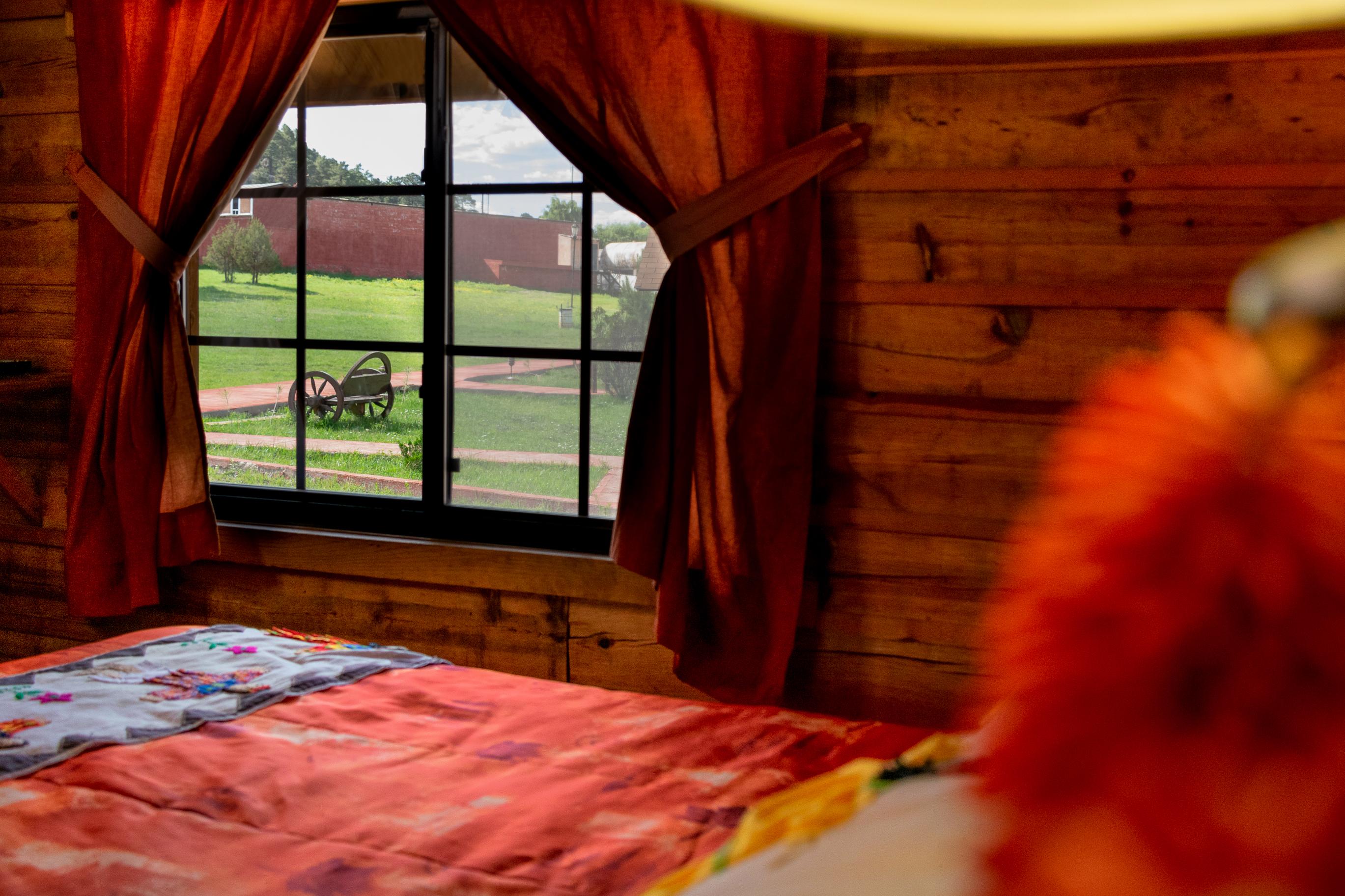 image-housing-carousel