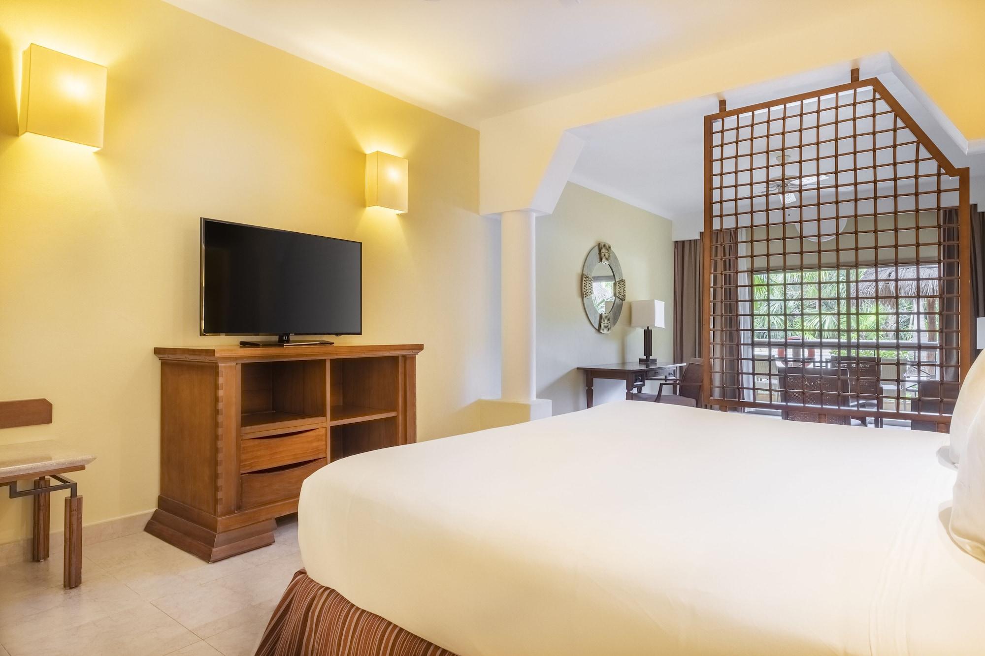 Suite junior, junto a la piscina