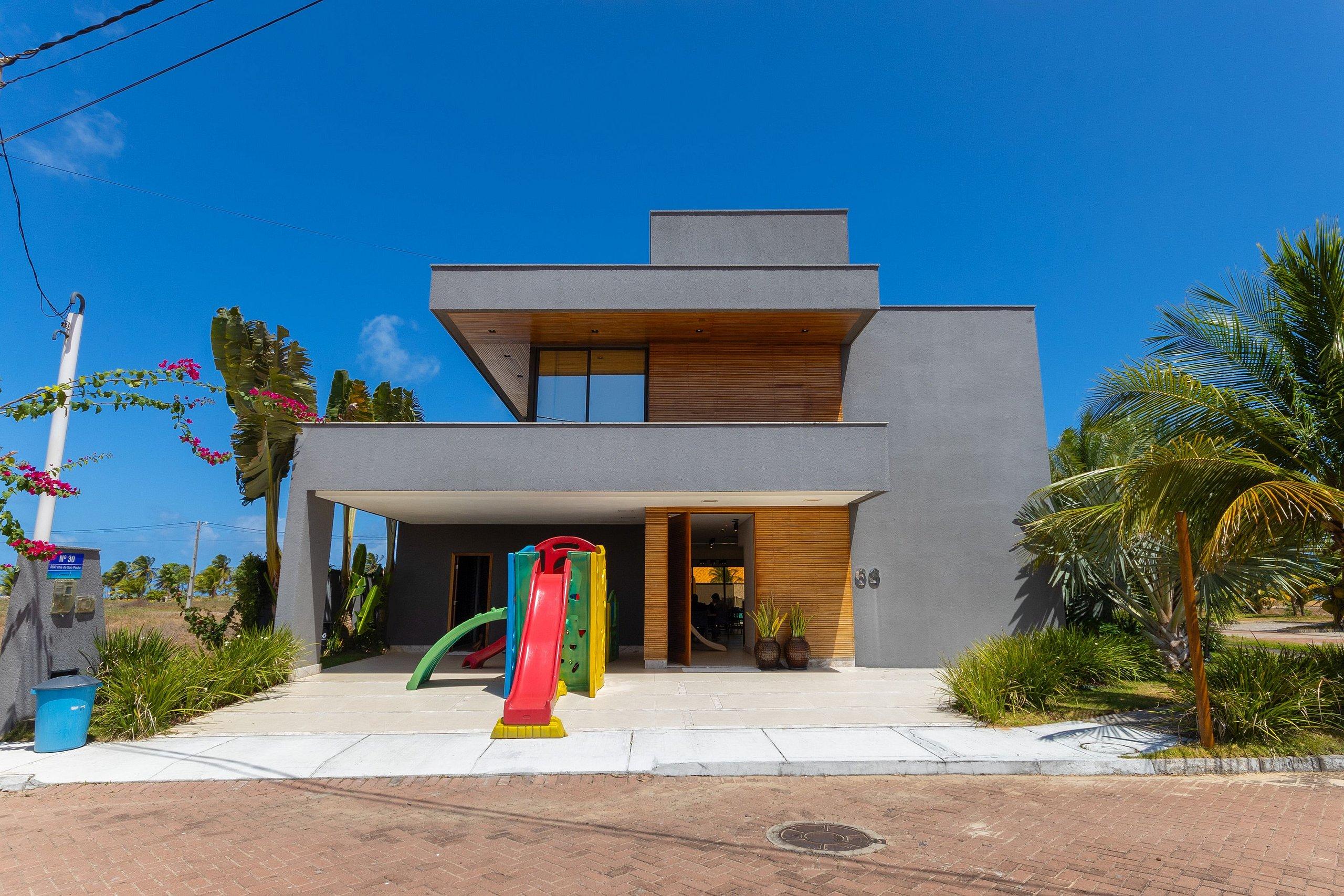 image-housing-carousel