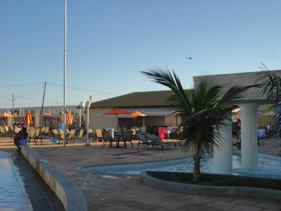 image-housing-carousel