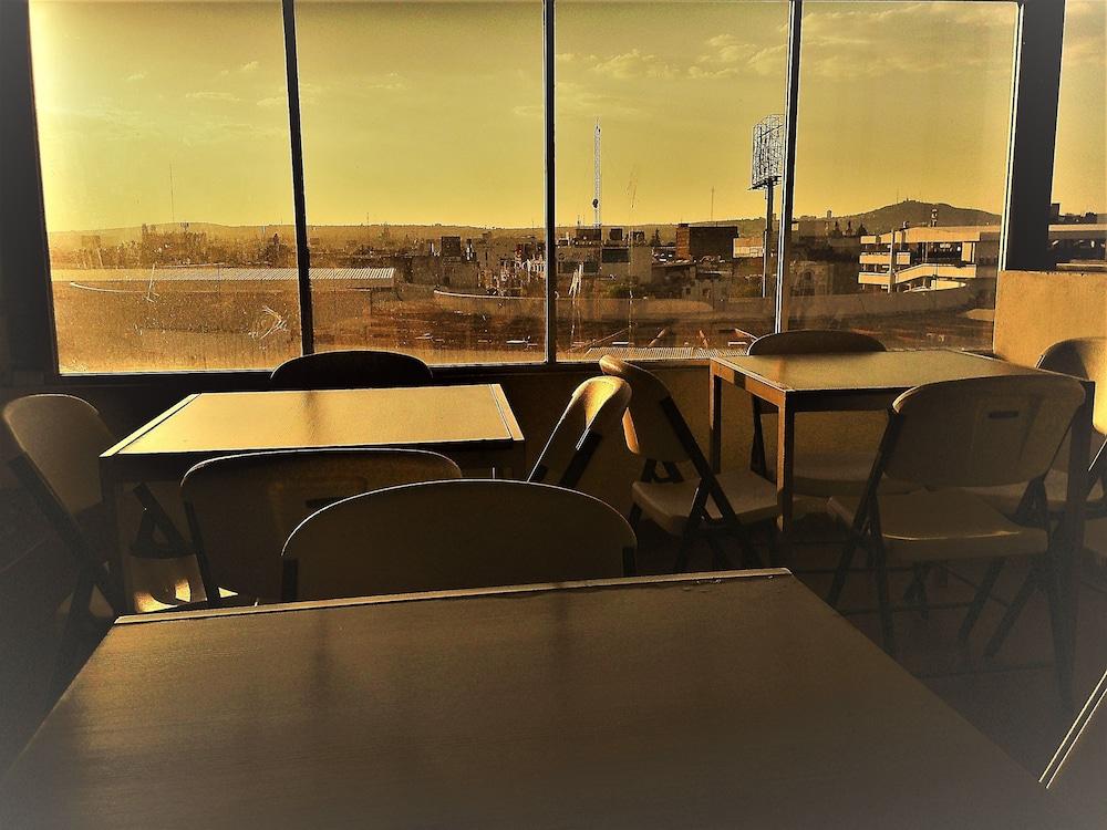 image-housing-carousel