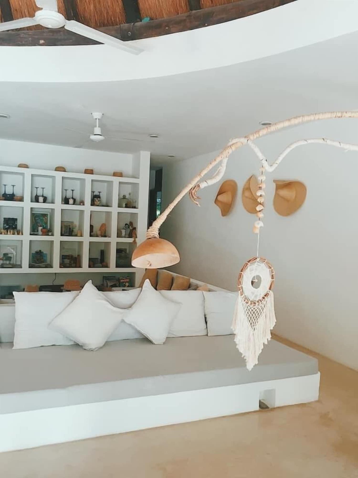 image-housing-carousel