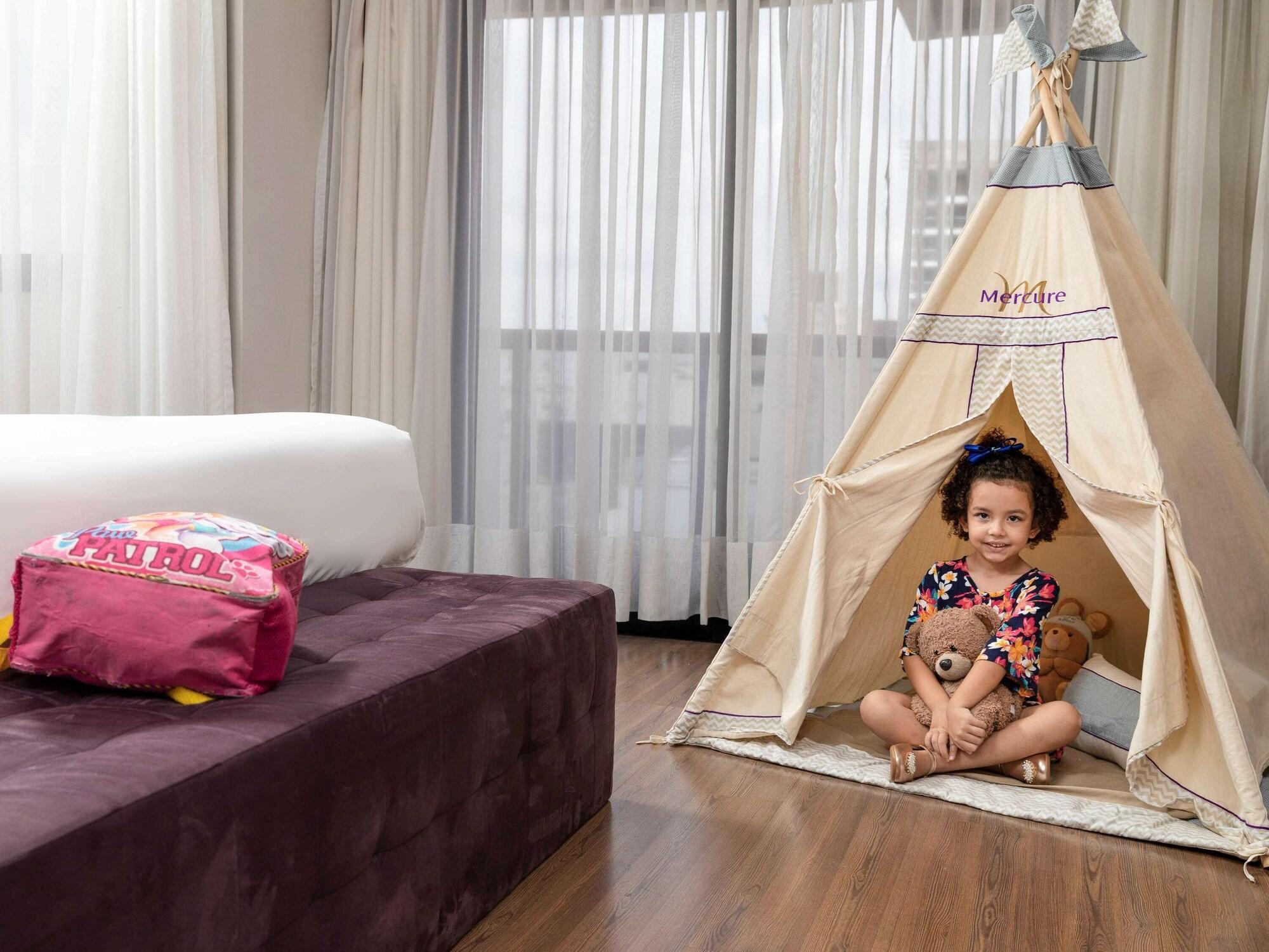 image-housing-carousel