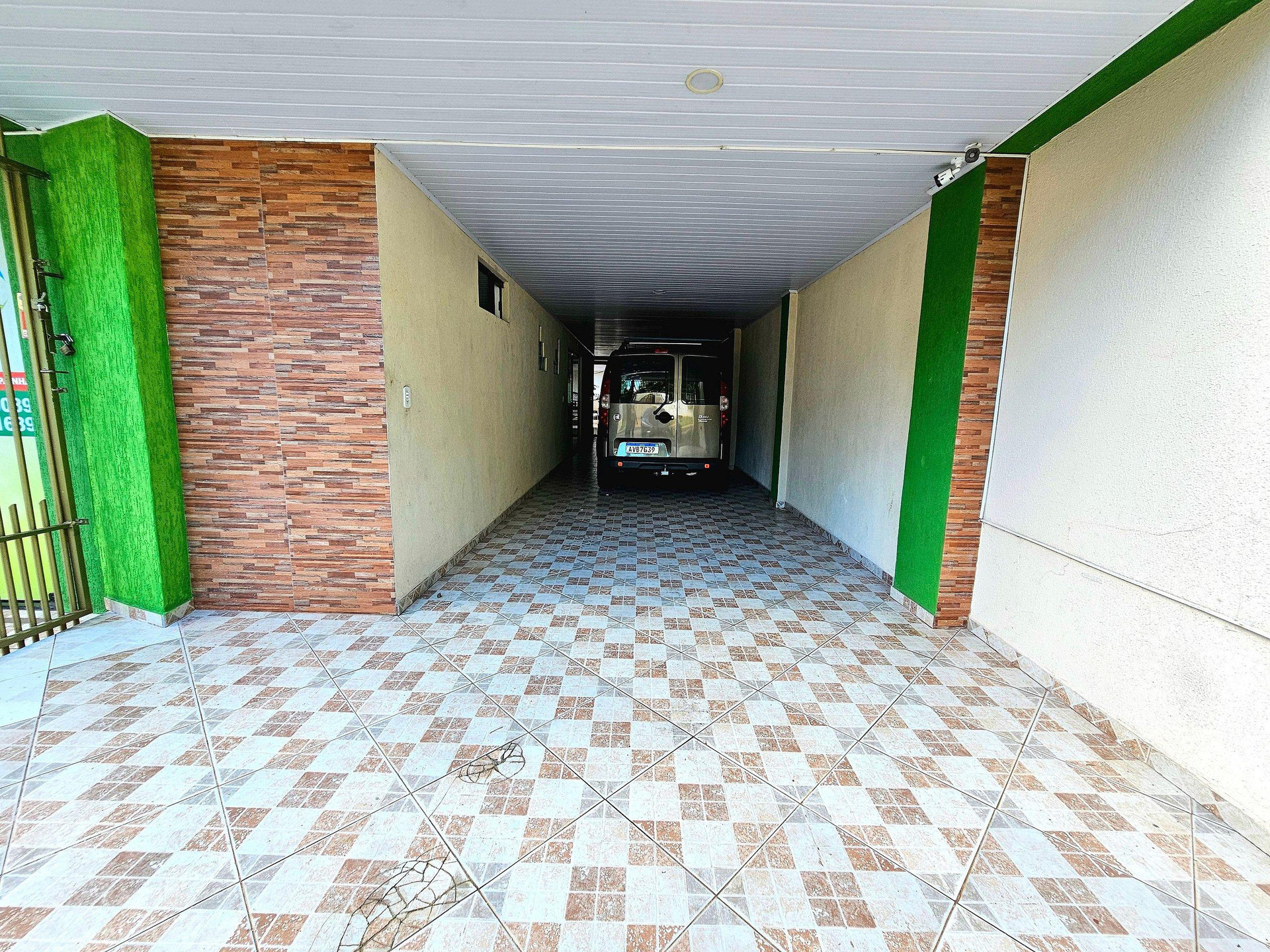 image-housing-carousel