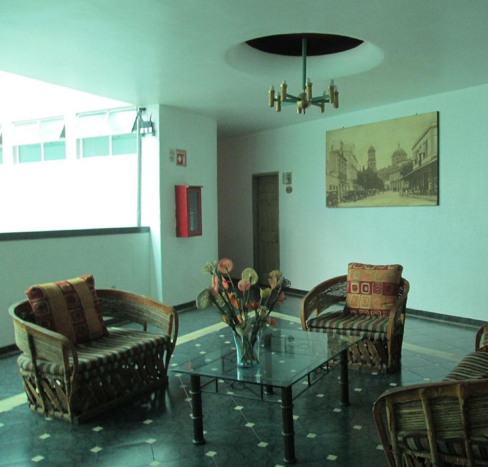 image-housing-carousel