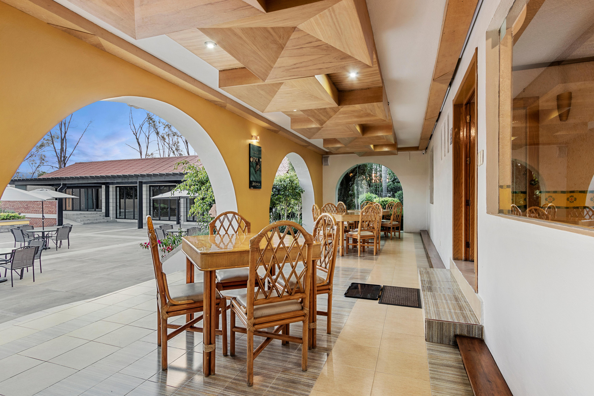 image-housing-carousel