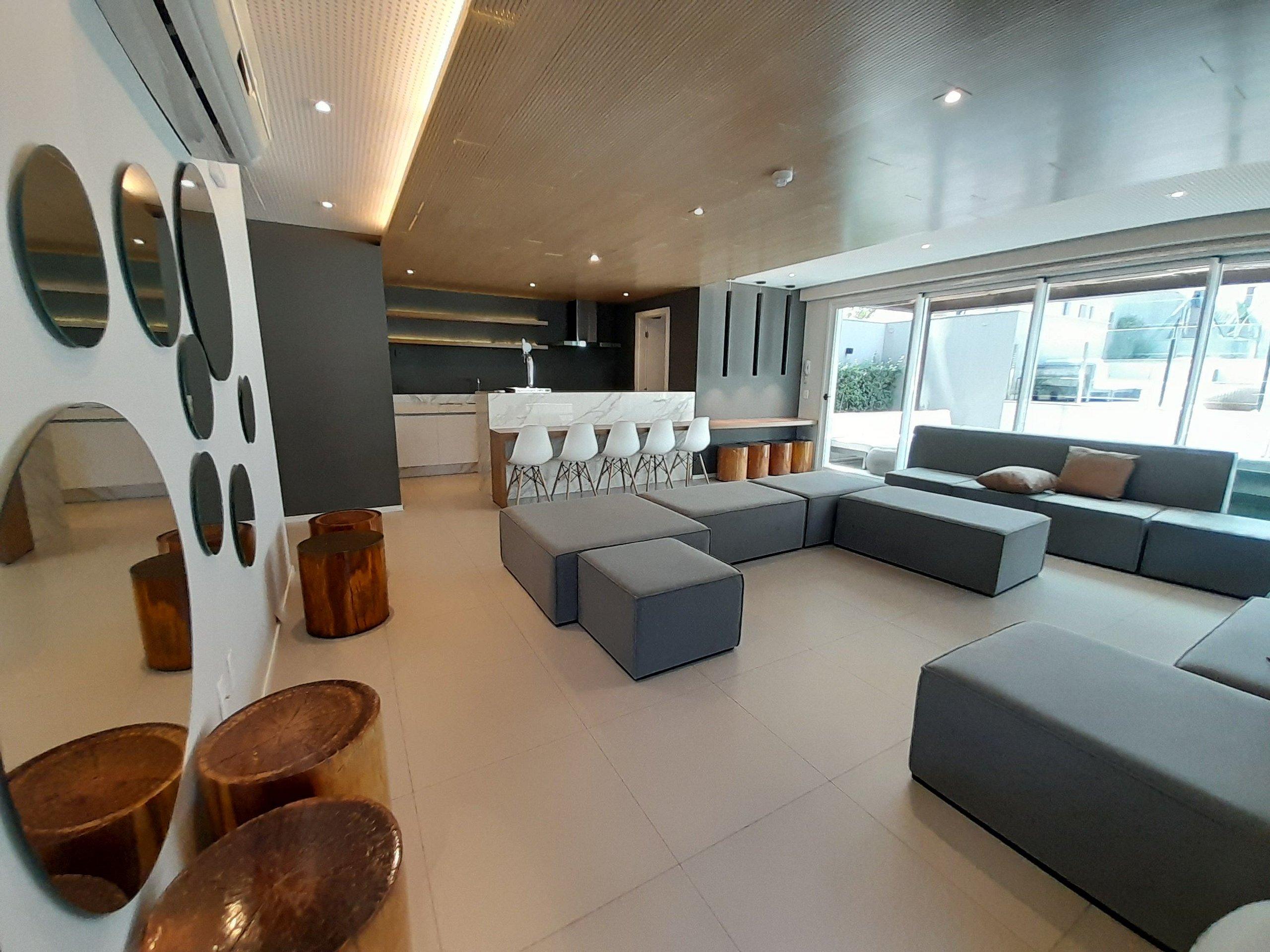 image-housing-carousel