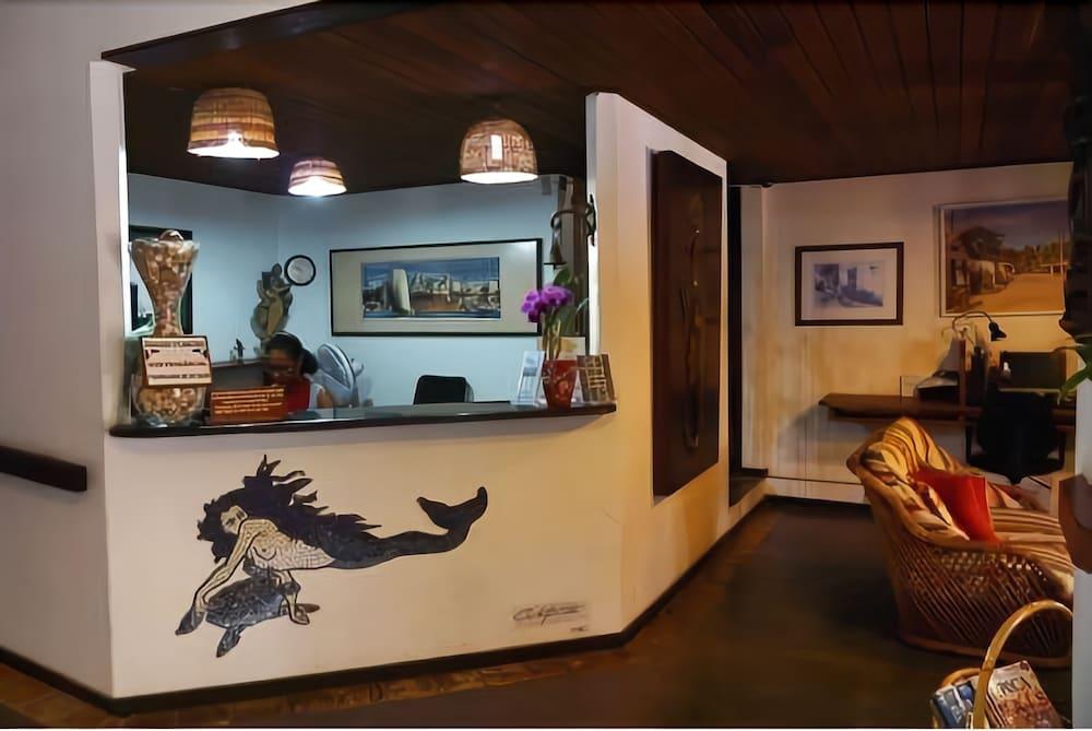 image-housing-carousel