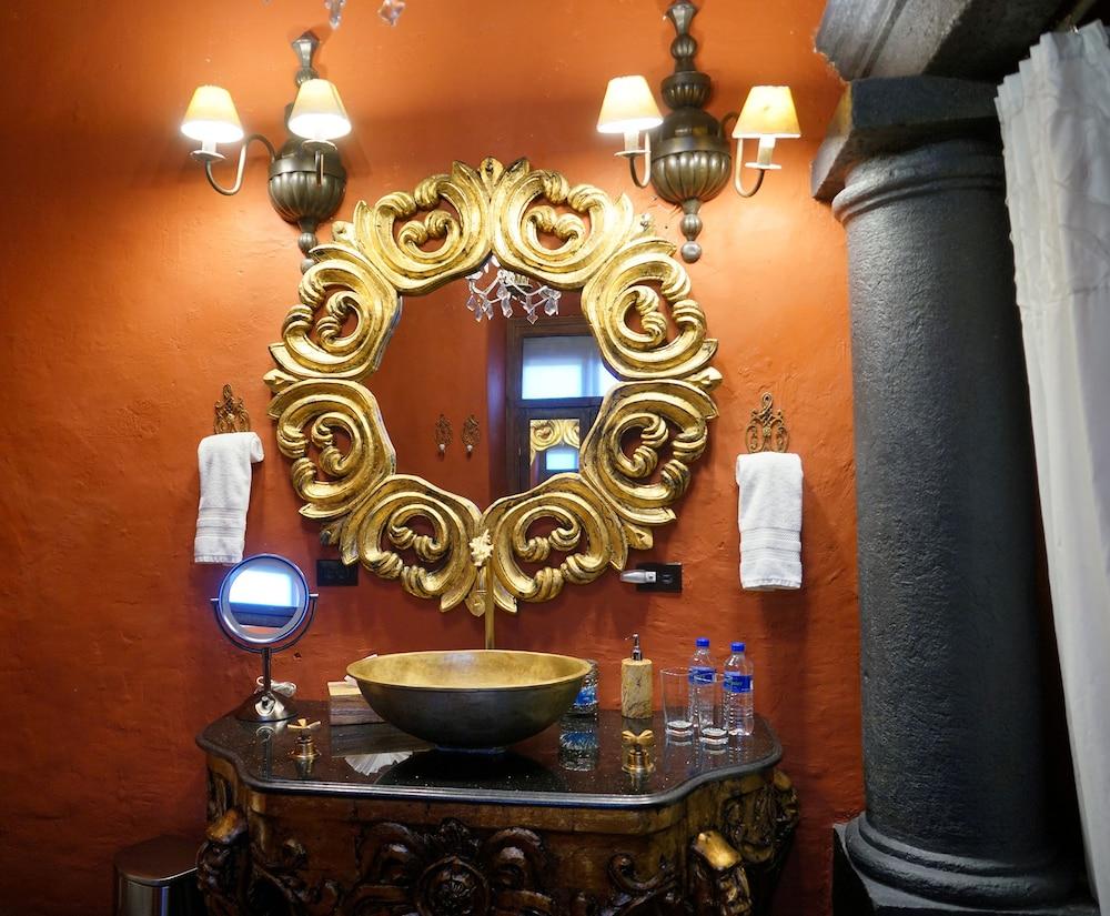 image-housing-carousel