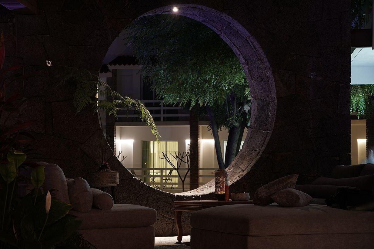 image-housing-carousel
