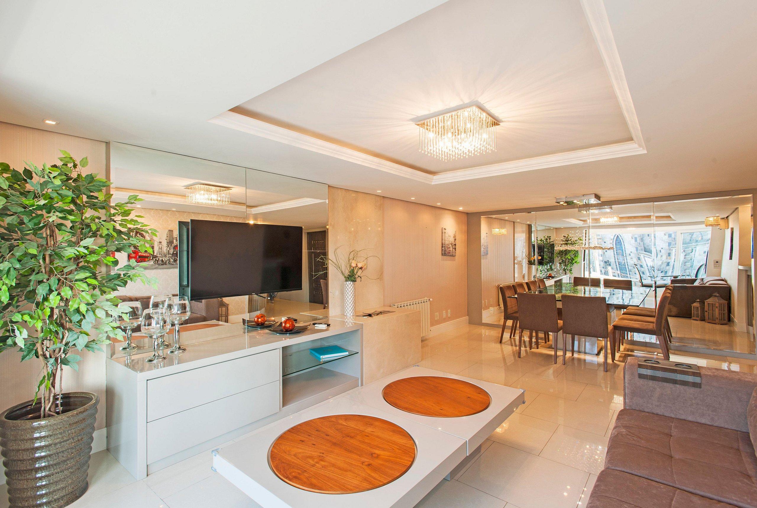 image-housing-carousel
