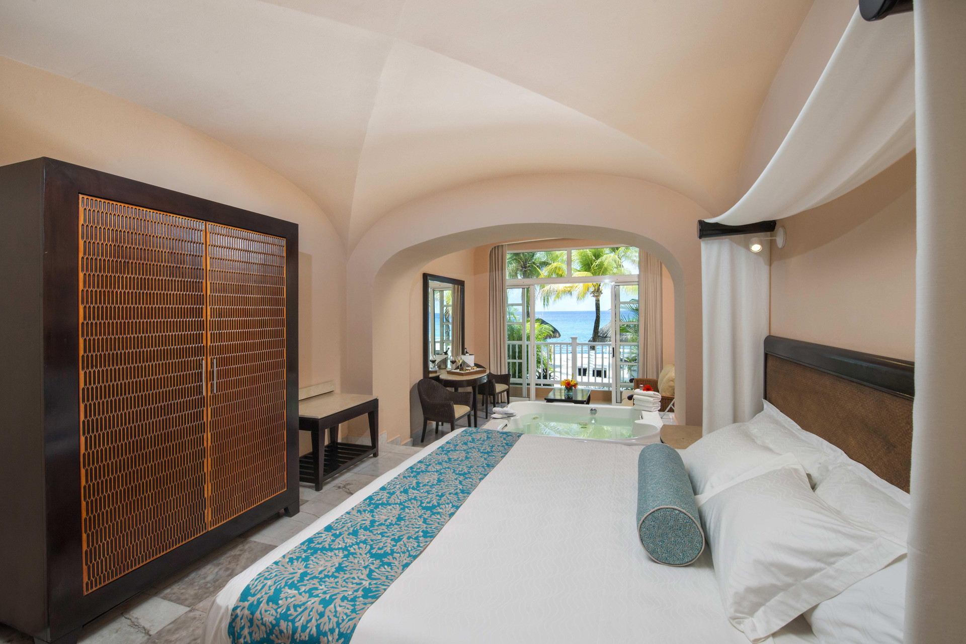 Superior Honeymoon Suite