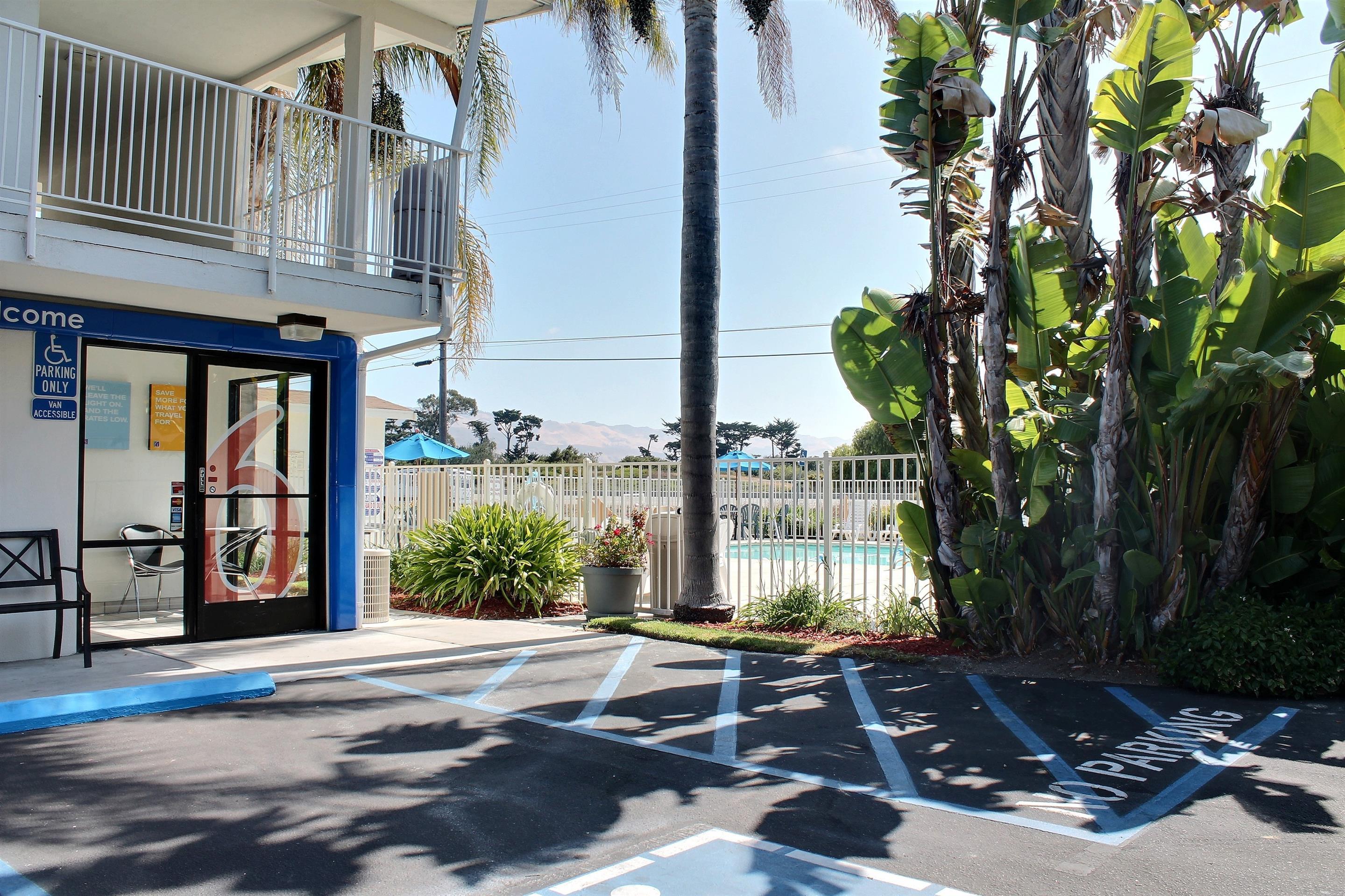 image-housing-carousel