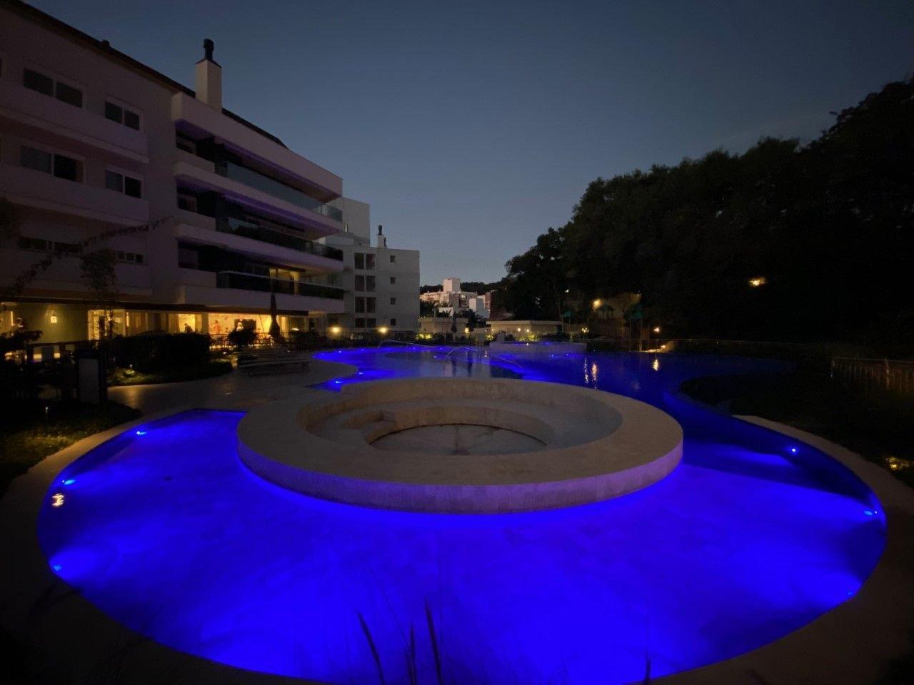 image-housing-carousel