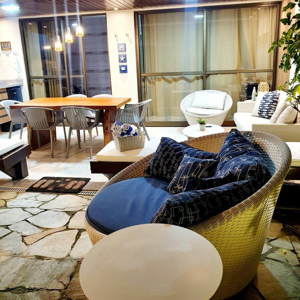 image-housing-carousel