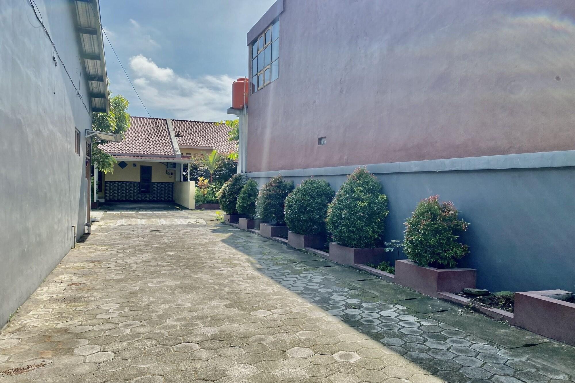Capital O 93601 Manda Homestay Syariah photo 5