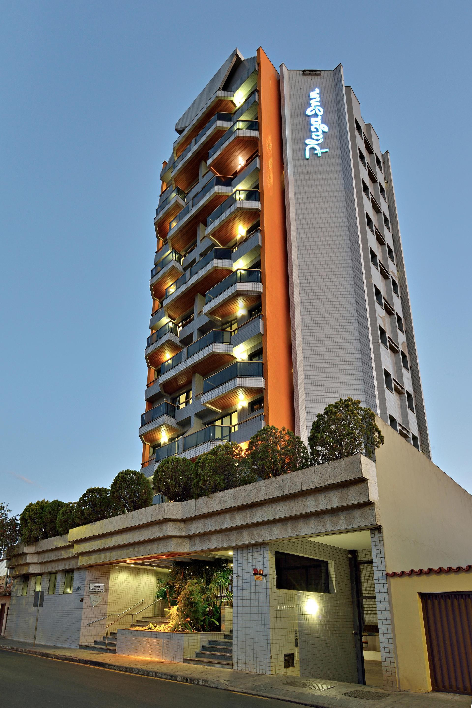 image-housing-carousel