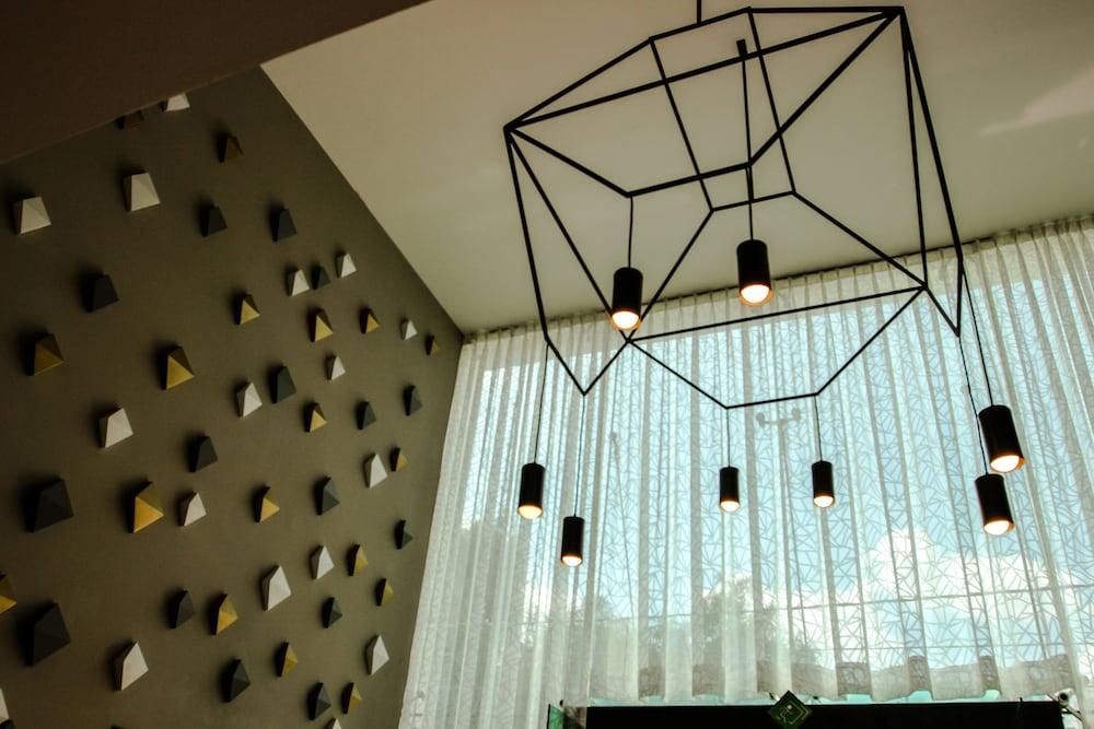 image-housing-carousel