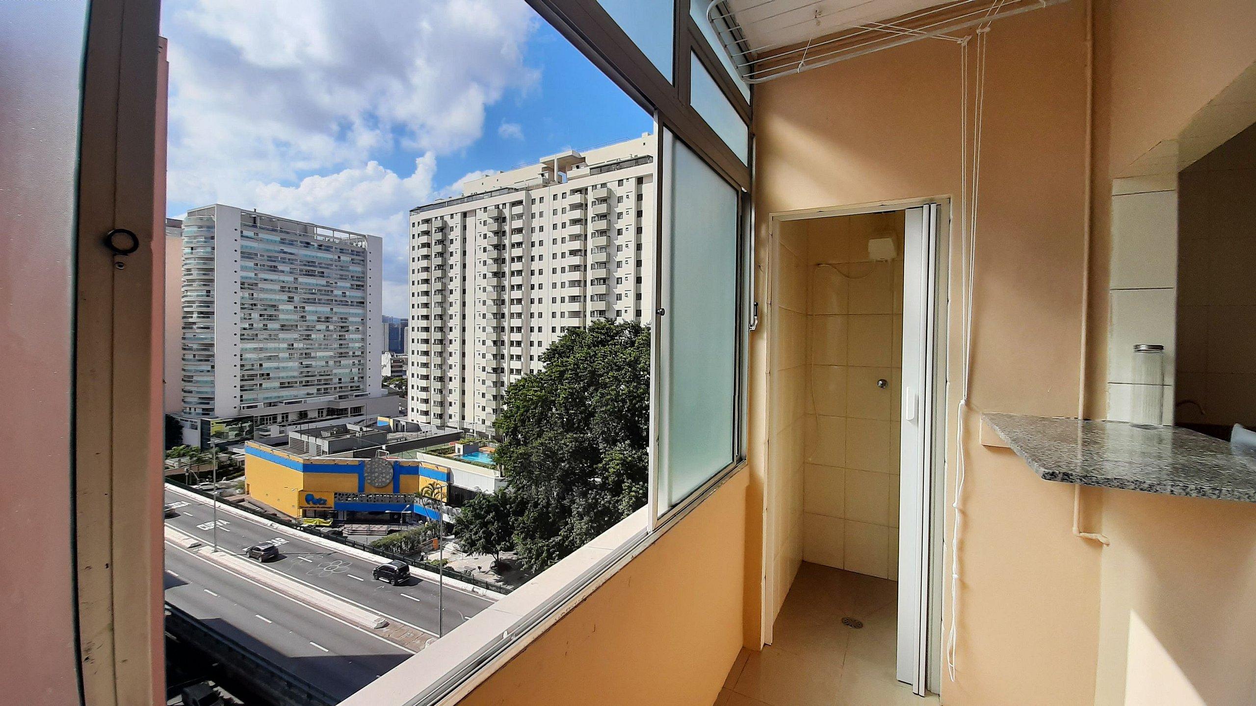 image-housing-carousel