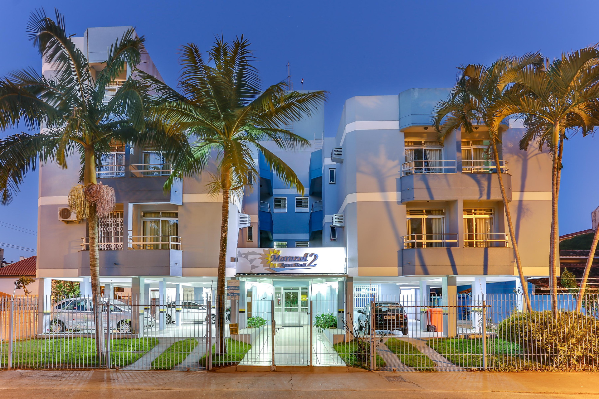image-housing-carousel