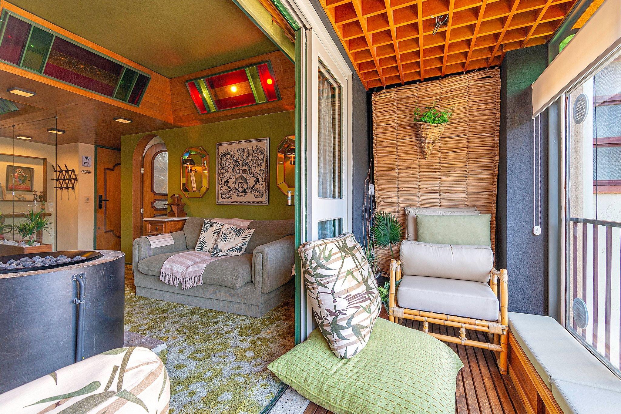 image-housing-carousel